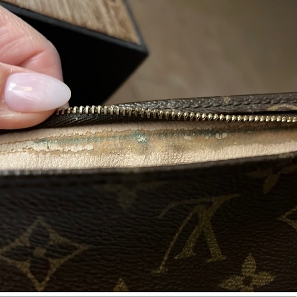 Authentic Louis Vuitton Make-up Bag - Picture 4 of 7